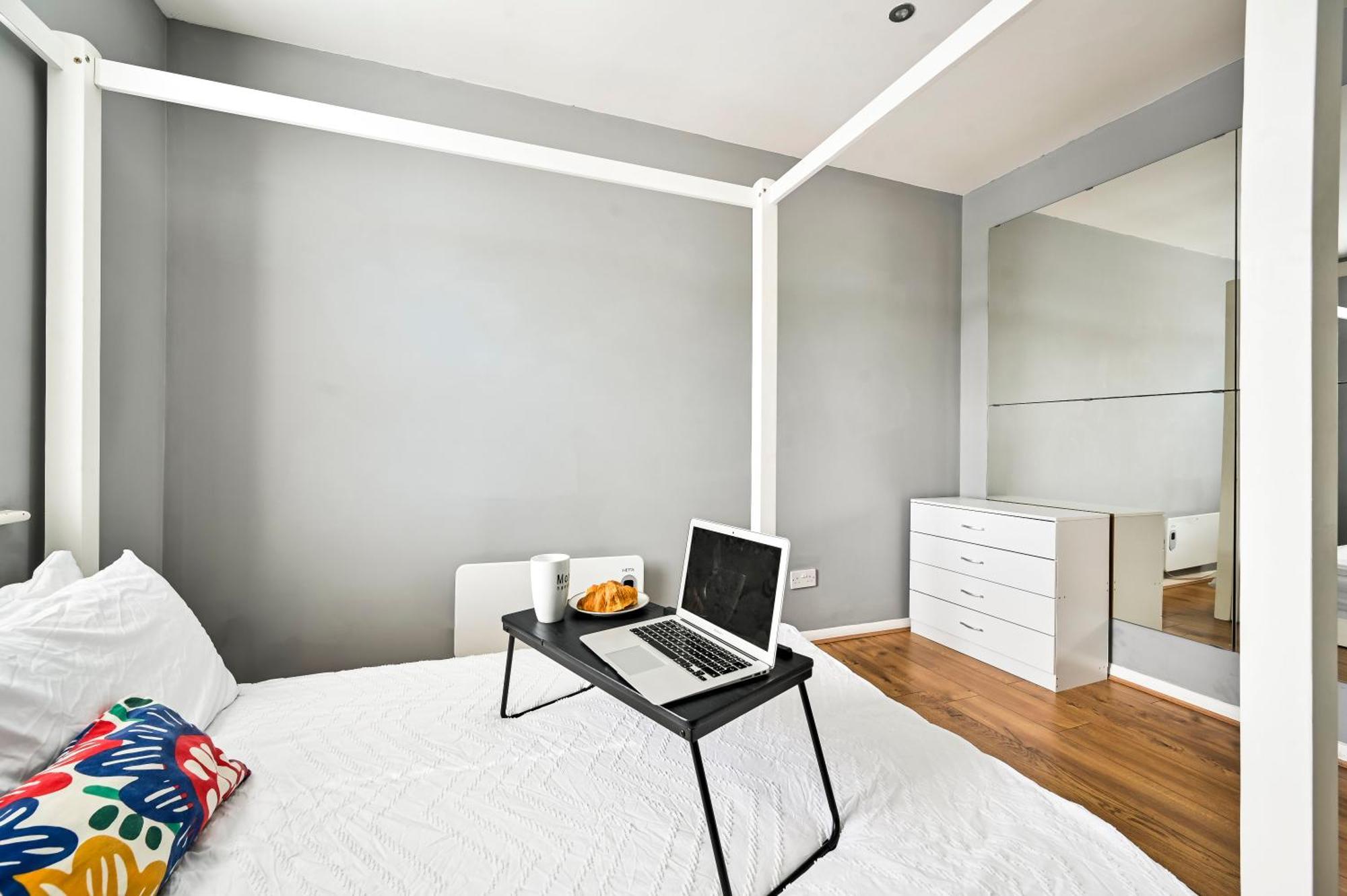 Cosy 1-Bed E15, Sleeps 4, 1 Min From Tube Station Near O2 Arena Lägenhet London Exteriör bild