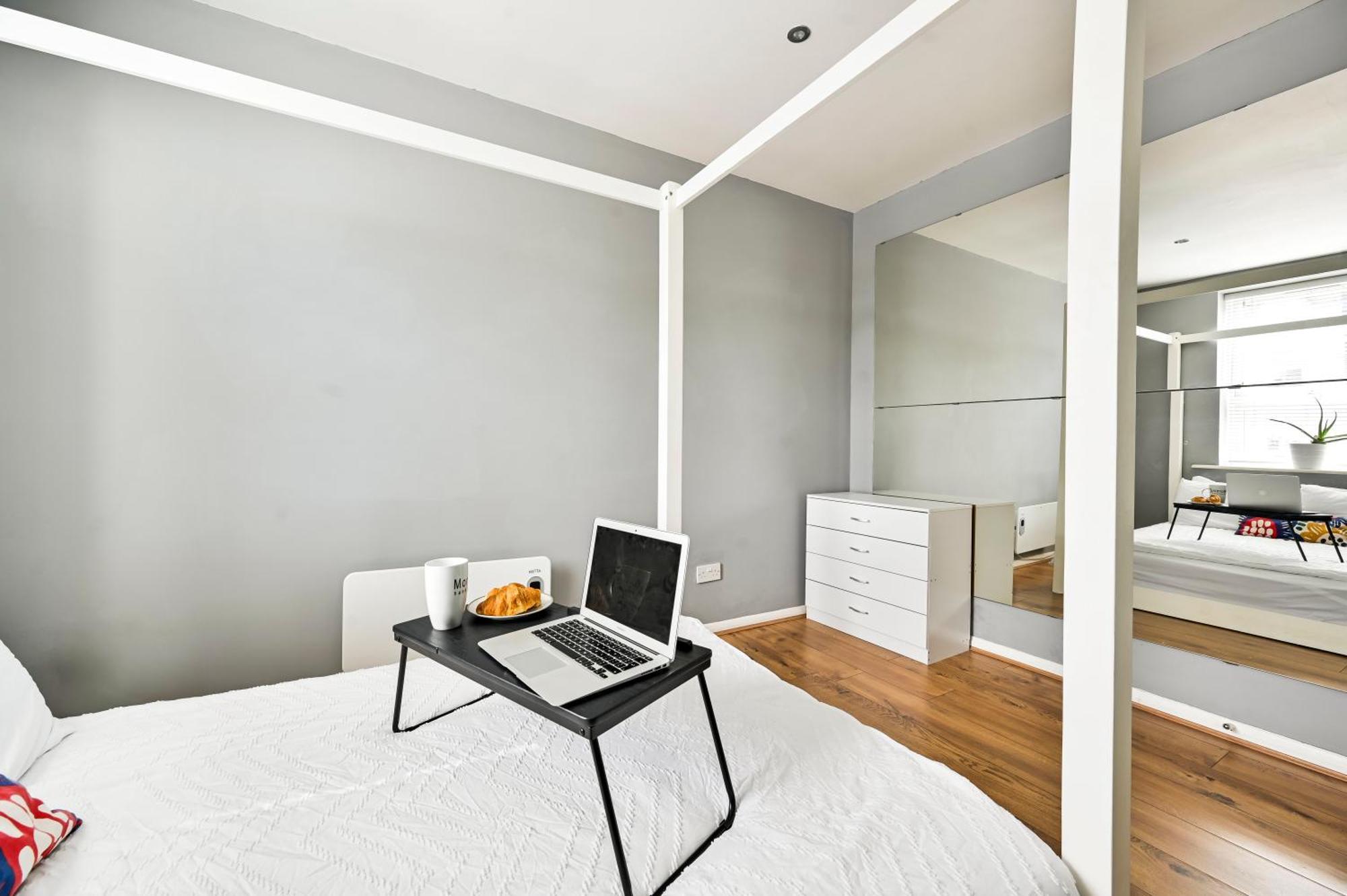 Cosy 1-Bed E15, Sleeps 4, 1 Min From Tube Station Near O2 Arena Lägenhet London Exteriör bild