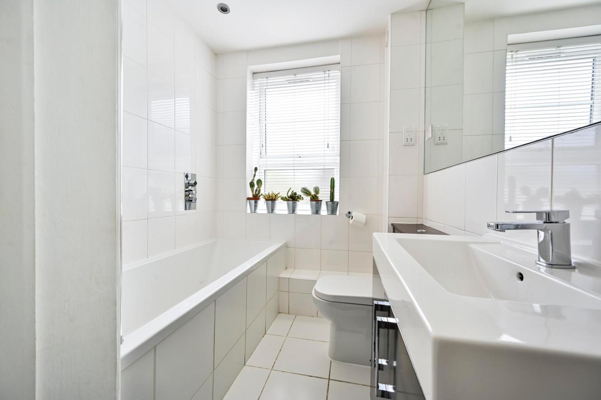 Cosy 1-Bed E15, Sleeps 4, 1 Min From Tube Station Near O2 Arena Lägenhet London Exteriör bild