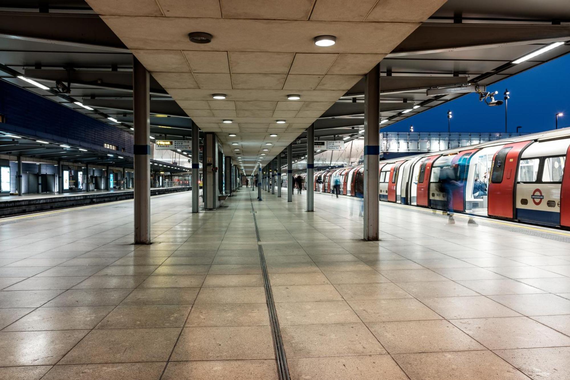 Cosy 1-Bed E15, Sleeps 4, 1 Min From Tube Station Near O2 Arena Lägenhet London Exteriör bild