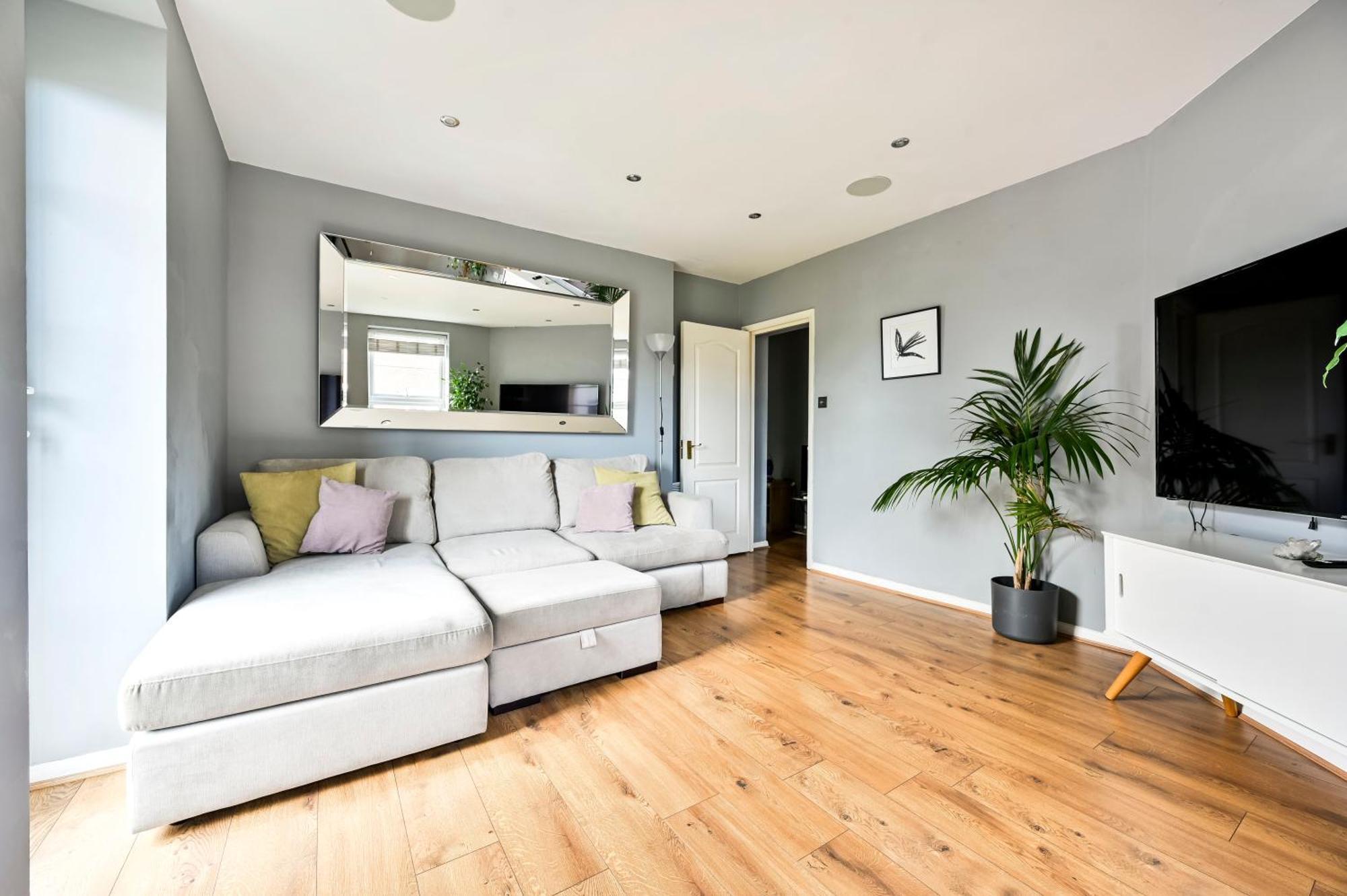 Cosy 1-Bed E15, Sleeps 4, 1 Min From Tube Station Near O2 Arena Lägenhet London Exteriör bild