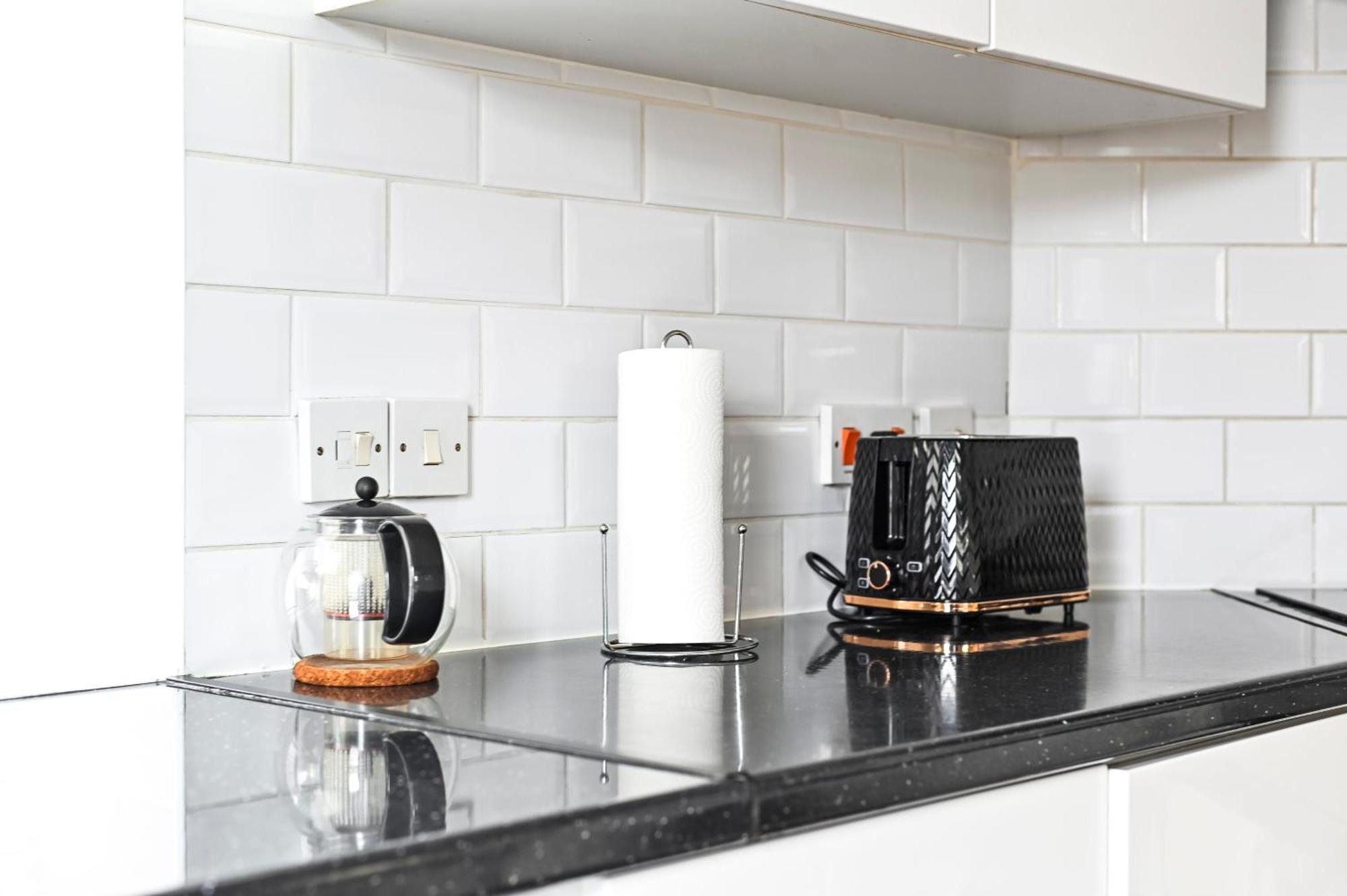 Cosy 1-Bed E15, Sleeps 4, 1 Min From Tube Station Near O2 Arena Lägenhet London Exteriör bild