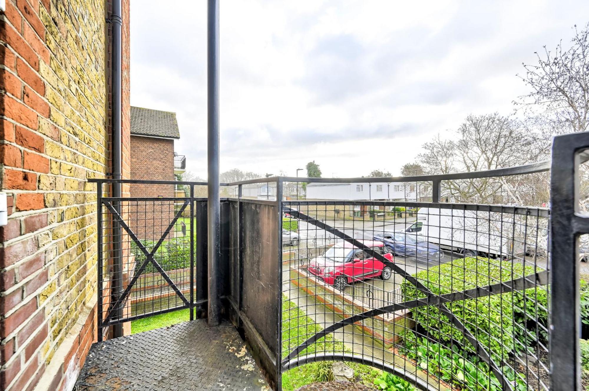 Cosy 1-Bed E15, Sleeps 4, 1 Min From Tube Station Near O2 Arena Lägenhet London Exteriör bild