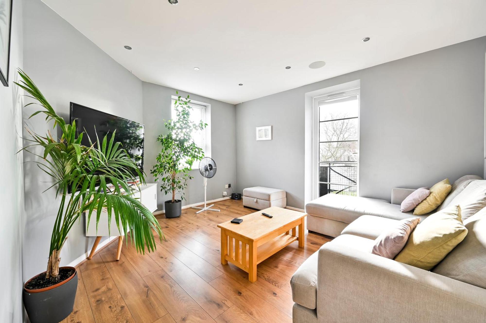 Cosy 1-Bed E15, Sleeps 4, 1 Min From Tube Station Near O2 Arena Lägenhet London Exteriör bild