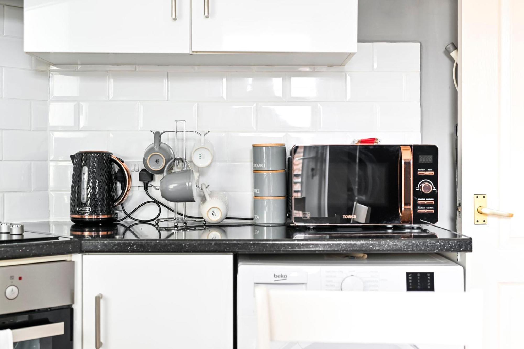 Cosy 1-Bed E15, Sleeps 4, 1 Min From Tube Station Near O2 Arena Lägenhet London Exteriör bild